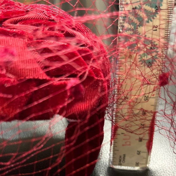 Red velvet lace and grosgrain vintage fascinator - image 9