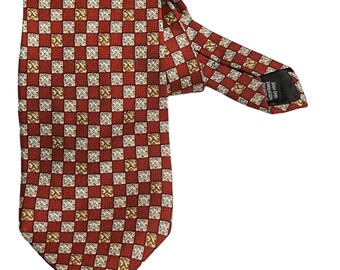 Corbata de seda roja Lancel Paris con diseños cuadrados. Hecha a mano en Francia.