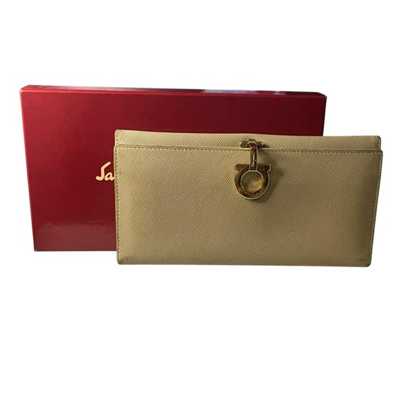 Salvatore Ferragamo Gancini Continental Wallet Beige Gold  display picture 3