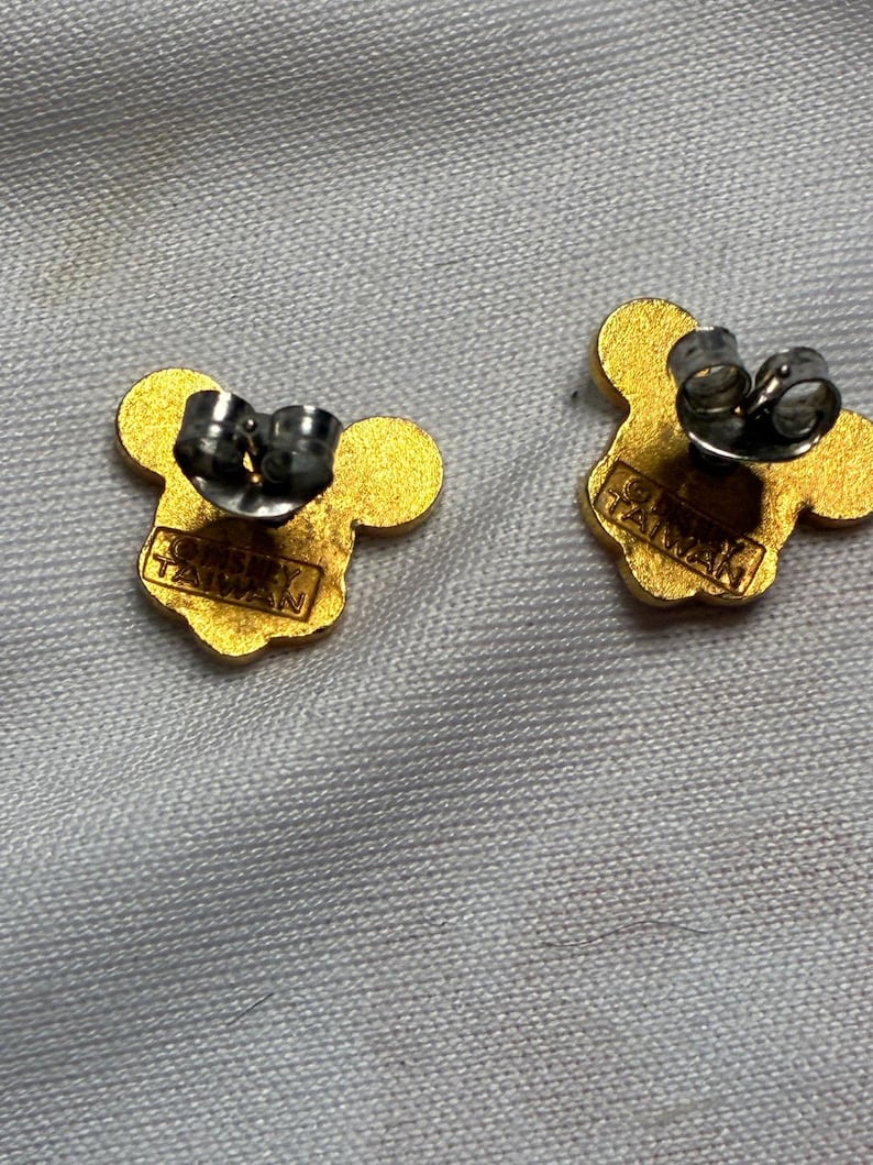 Pendientes de botón de esmalte dorado con diseño de Mickey Mouse de Disney, años 70 y 80. imagen 4