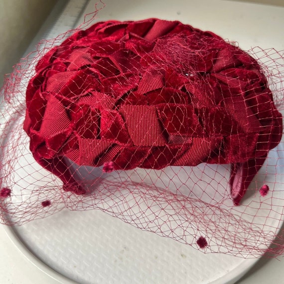 Red velvet lace and grosgrain vintage fascinator - image 5