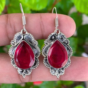 Vintage Rubin Doublette Ohrringe: Antikes filigranes, oxidiertes Neusilber