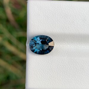 Natural London Blue Topaz Gemstone: Oval Faceted Cut, 2.70 ct (9x7x5.5mm)
