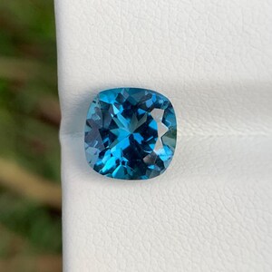 Natural London Blue Topaz Gemstone: Cushion Cut, 2.90 ct