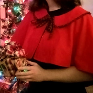 Cute Holiday Capelet