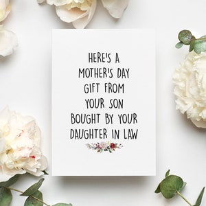 Tarjeta para el Día de la Madre para una Suegra, Tarjeta Divertida para una Suegra, Tarjeta para un Hijo, Tarjeta para el Día de la Madre para una Suegra, Aquí tienes un Regalo para el Día de la Madre