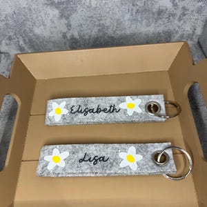 Personalized felt keychain with name & flowers | handmade