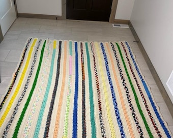 Manta acolchada grande multicolor de ganchillo con borde festoneado, estilo vintage, hecha a mano, 74x74 pulgadas.