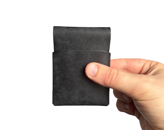 Tarjetero de piel plena flor: sin costuras, diseño delgado con capacidad para 8 tarjetas.