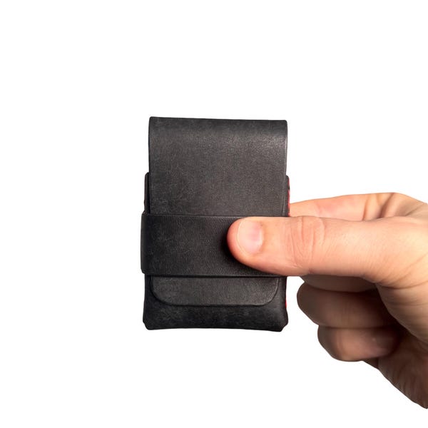 Portefeuille mini à rabat en cuir pleine fleur : cousu main, Skjoldr 12 cartes