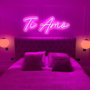Neon Decorations with Christmas Greetings in Spanish · Free Stock