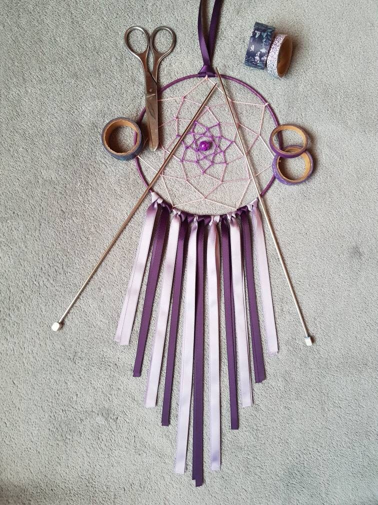 Dreamcatcher/Attrape Rêves Violet avec Une Perle et Des Rubans