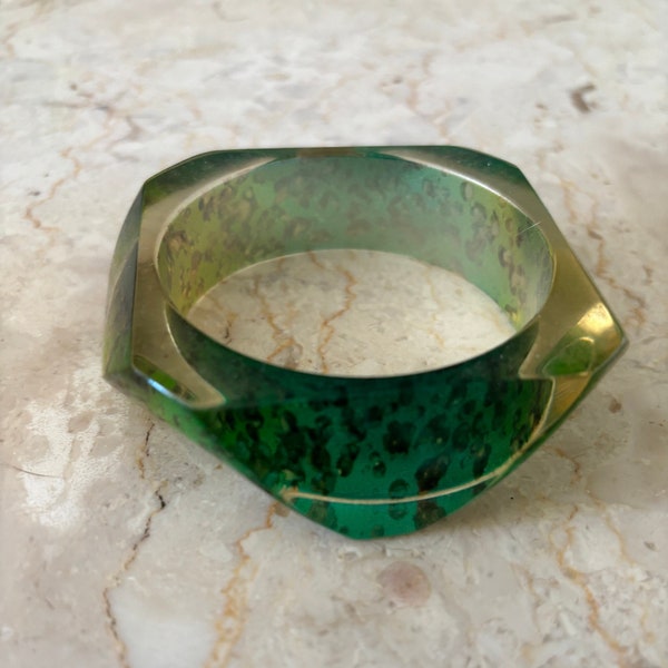 Vintage confetti lucite green yellow ombré bracelet costume jewelry conversation piece green chunky bracelet