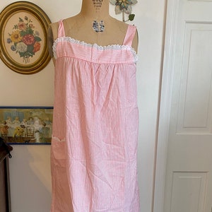 Pink seersucker and lace eyelet housecoat Mamary brand vintage NWT deadstock pink White House dress loungewear 60s nap dress