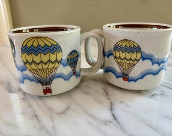 Paire de tasses en grès Otagiri, montgolfière vintage