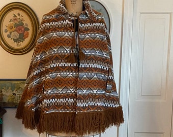Vintage 70s black white brown fringed poncho with sleeves made in Guatemala back to school fall autumn retro outerwear floral pattern