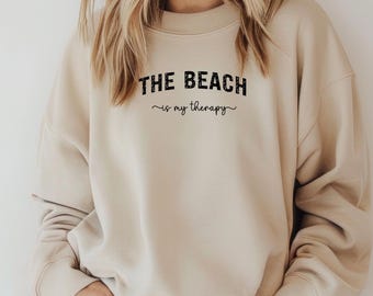 レディースクルーネックスウェットシャツ、The Beach Is My Therapyスウェットシャツ、クルーネックスウェットシャツ、トラベルスウェットシャツ、ガールズスウェットシャツ、ビーチバケーション