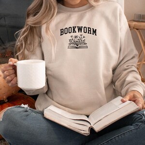 Bookworm Sweatshirt for book lovers, book lover gift, book lover sweatshirt, book lover crewneck,cozy sweatshirt,trendy sweatshirt,girl gift