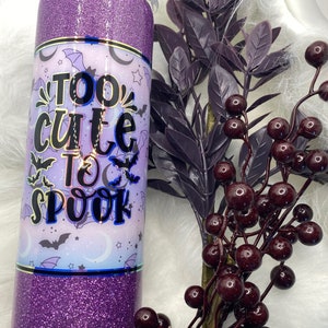 Vaso morado de Halloween - Demasiado lindo para asustar - Resina 20 oz Delgado recto - Listo para enviar