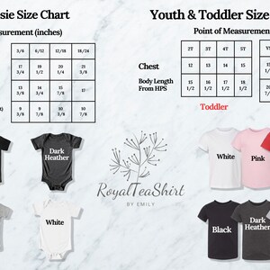 Puede incluir: Tabla de tallas para bodies de beb&eacute; y camisetas para ni&ntilde;os y beb&eacute;s. La tabla muestra las medidas en pulgadas para las diferentes tallas, incluyendo la longitud del cuerpo, el ancho del pecho y la circunferencia del pecho. La tabla tambi&eacute;n incluye una representaci&oacute;n visual de las diferentes tallas con ejemplos de los colores disponibles.