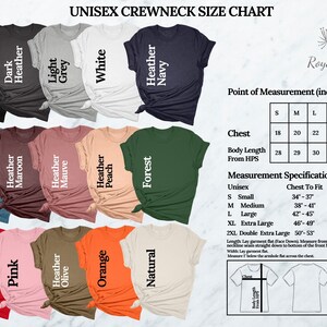 Puede incluir: Tabla de tallas para camiseta de cuello redondo unisex con una variedad de colores, incluyendo negro, blanco, rojo, rosa, naranja, verde bosque, azul marino, gris jaspeado, marr&oacute;n jaspeado, melocot&oacute;n jaspeado, oliva jaspeado, azul teal jaspeado y malva jaspeado. La tabla muestra las medidas de pecho y largo de cuerpo en pulgadas para las tallas S, M, L, XL y XXL.