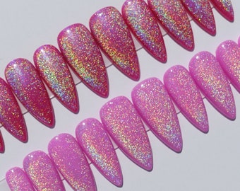 REGENBOOG roze glitter pers op de nagels | Regenboog kattenoognagels | Kauwgomroze kunstnagels | Felroze glitterlijm op de nagel | Stilettopersen