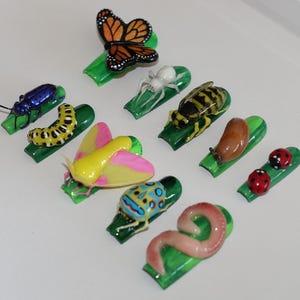 3D Bug press on Nails | Hand-sculpted Insect fall nails | Entomology gift reusable fake nails | 3D nature-inspired nailart | custom pressons