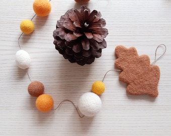 Oak Leaf Garland and Felted Wool Balls, Autumn Decoration, Garland Made in France