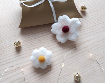 Broche Fleur en laine feutrée, bijou artisanal, idée cadeau naturel