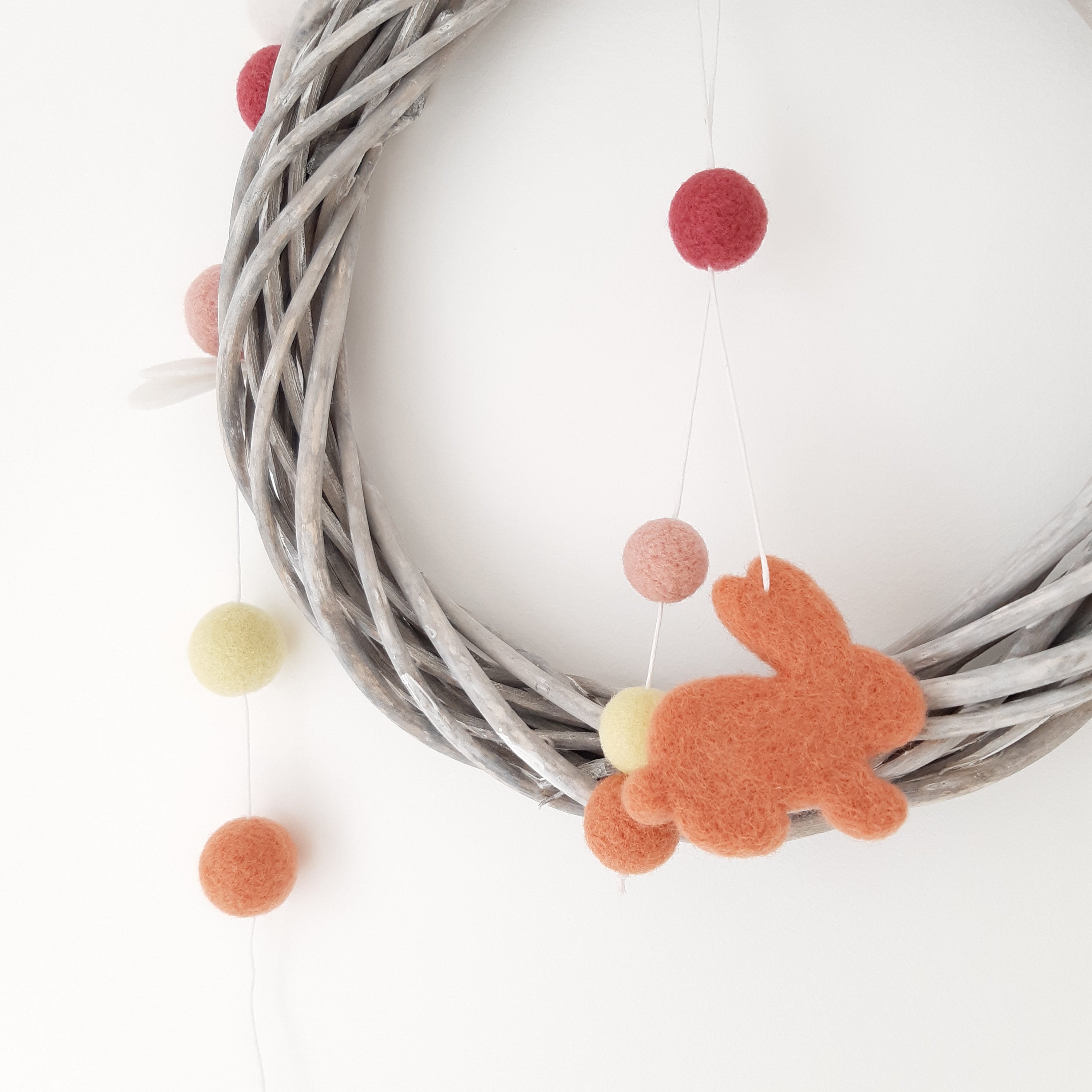 Suspension Décorative Lapin de Pâques et Perles en Laine Feutrée