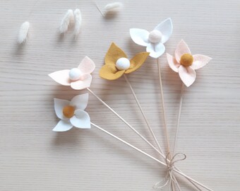 Buquê de flores feito de feltro de lã pura e lã feltrada, decoração artesanal natural, ideia de presente sustentável.