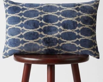 Funda de cojín de lujo de terciopelo de seda Ikat (solo la funda) – Seda tejida a mano, reverso de lino, decoración para el hogar de edición limitada.