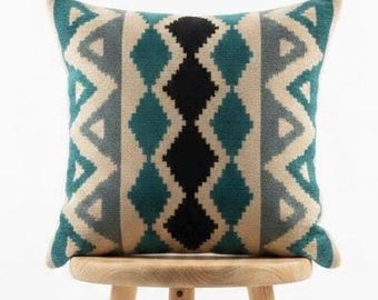 Funda de cojín reversible de lujo con estampado Ikat de seda y terciopelo (solo la funda) - Seda tejida a mano, parte trasera con estampado Ikat de lino, decoración para el hogar de edición limitada.