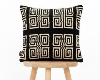 Funda de cojín reversible de lujo de terciopelo de seda Ikat (solo la funda) - Seda tejida a mano, reverso de lino ikat, decoración para el hogar de edición limitada.