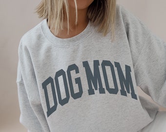 DOG MOM Sweatshirt Faded Vintage Aesthetic Style Dog Lover Sweatshirt Trendy Dog Mom Crewneck Varsity Style Sweatshirt Dog Gift for Women