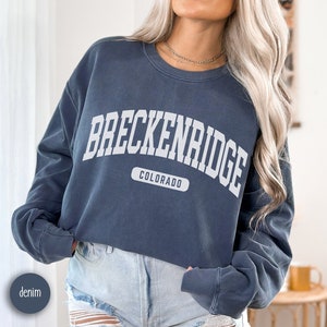 Comfort Colors® Breckenridge Colorado Sweatshirt Faded Vintage Aesthetic Breckenridge Sweatshirt Garment-Dyed Minimalist Unisex Ski Crewneck