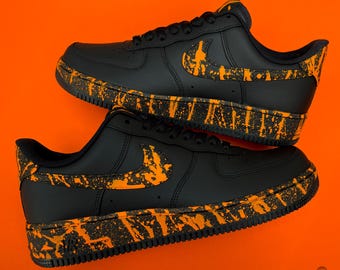 Zapatillas Air Force 1 personalizadas pintadas a mano / AF1 con salpicaduras negras y naranjas