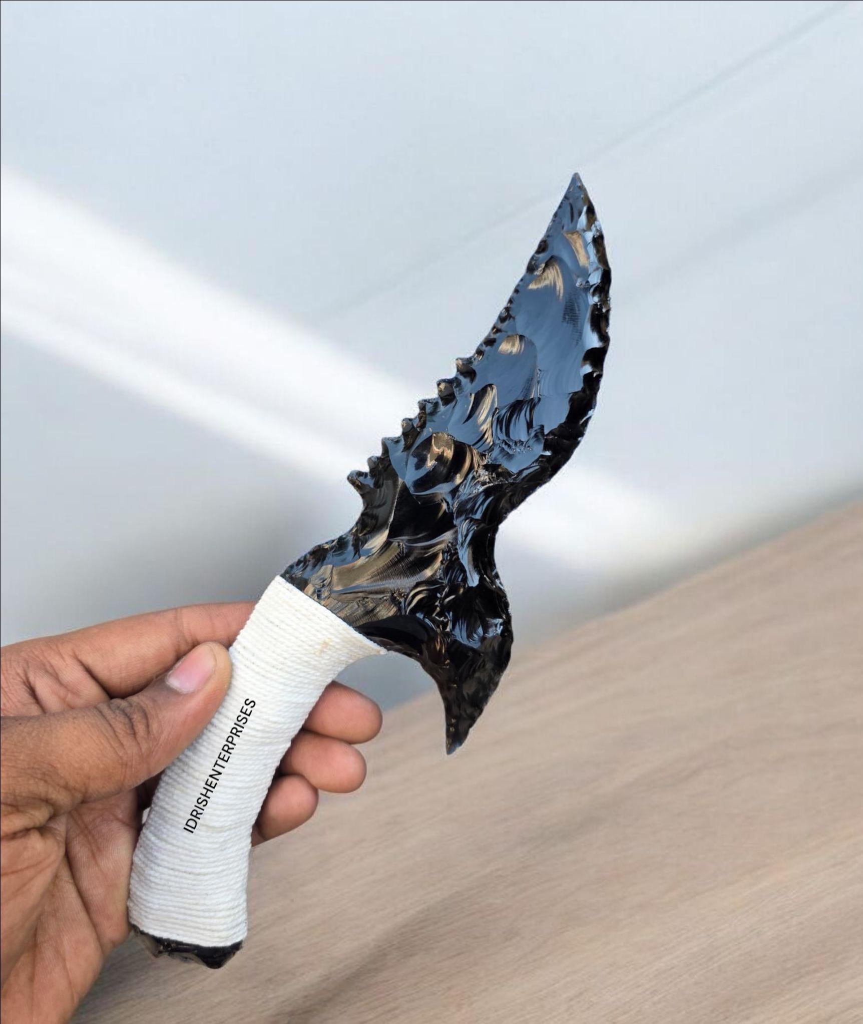 彫刻された黒曜石のアタメ、白糸の溶岩刃ナイフ、バイキングの短剣