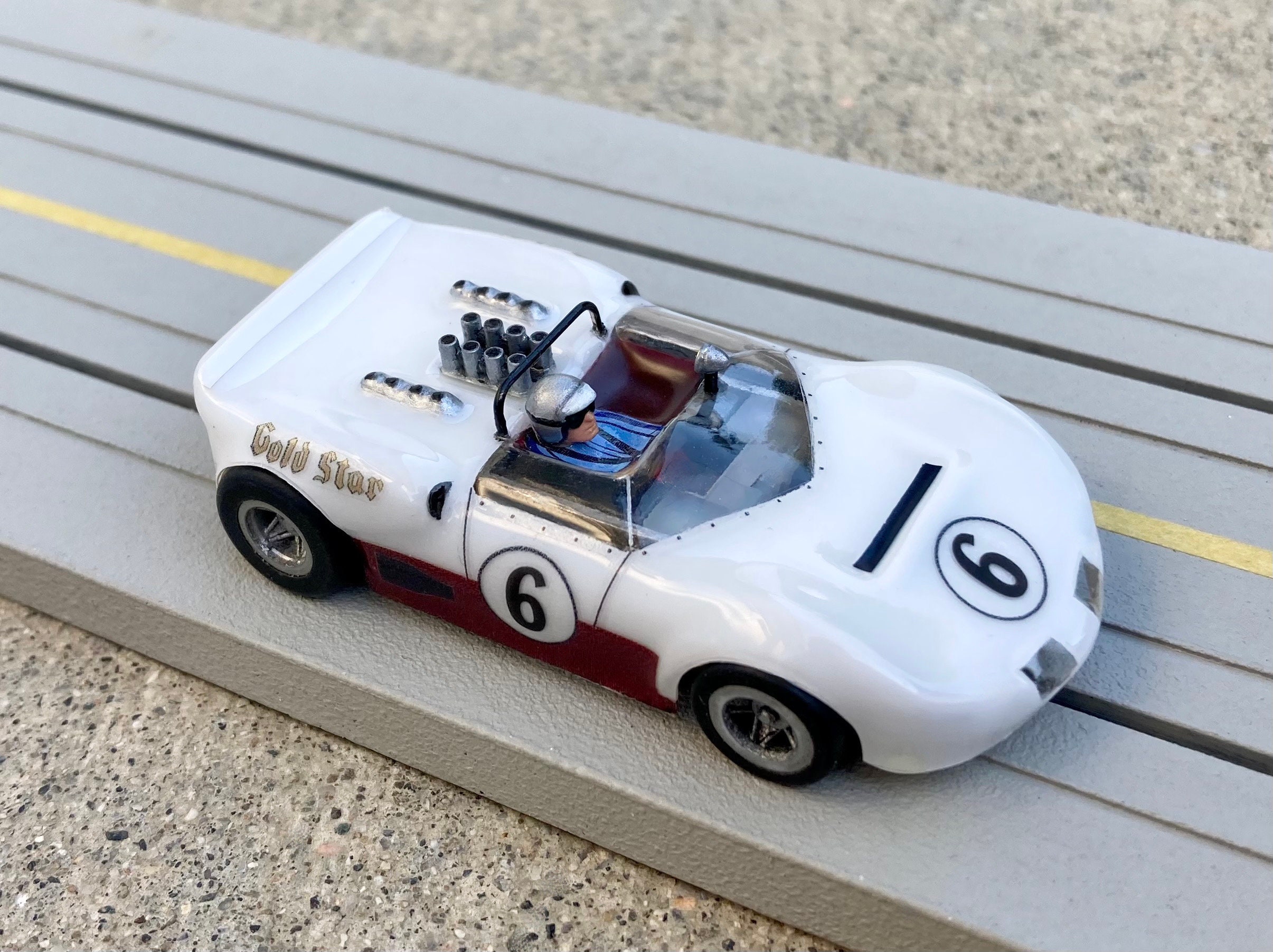 Chaparral 2、BHRカスタムボディHOスロットカー、アーティストサイン