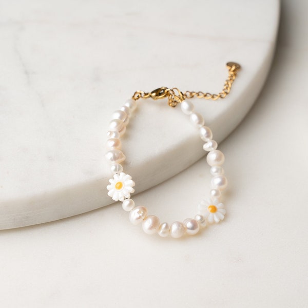 DAISY MINI Gold Daisy Pearl Bracelet, Freshwater Pearl Bracelet, Real Cultured Pearls, June birthstone, Bridesmaid Bracelet, Gift for Her