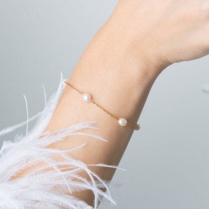 FREYA Gold Pearl Bracelet, Pearl Chain Bracelet, Real Freshwater Pearl Bracelet, Dainty Pearl Bracelet, Gift for Her, Bridesmaid Gift image 3