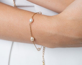 FREYA Gold Pearl Bracelet, Pearl Chain Bracelet, Real Freshwater Pearl Bracelet, Dainty Pearl Bracelet, Gift for Her, Bridesmaid Gift