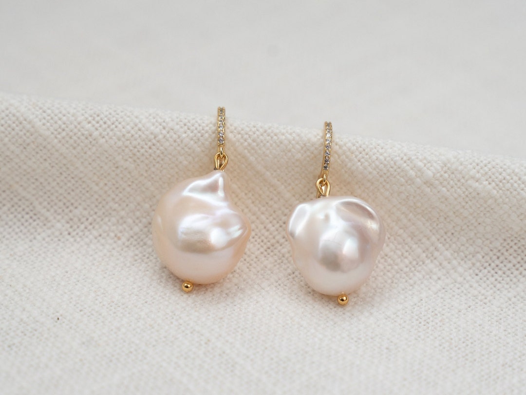 アクセサリー 5 long pearl earrings 14k Five Pearl Hoop Earrings with Pearl Drop — ANDREA LI