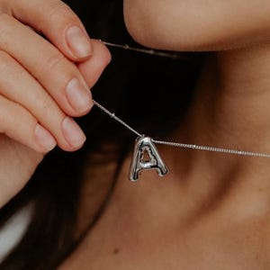 Collier lettre personnalisé JOY, collier lettre bulle, collier initial personnalisé, pendentif lettre 3D or argent, cadeau de demoiselles d'honneur