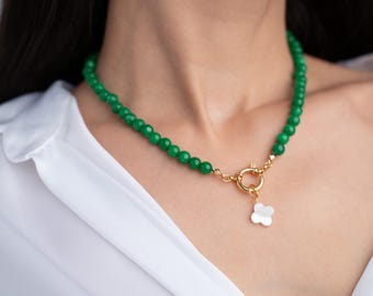 FORTUNE Jade Necklace Clover Pendant, Emerald Green Necklace, Clover Necklace, Beaded Necklace, Emerald Necklace, Good Luck Necklace, Gift