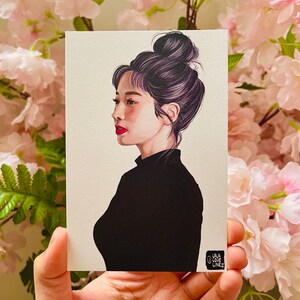 TWICE "Side-Profile Queen DAHYUN" - Fanart | Cartão Postal 4x6"