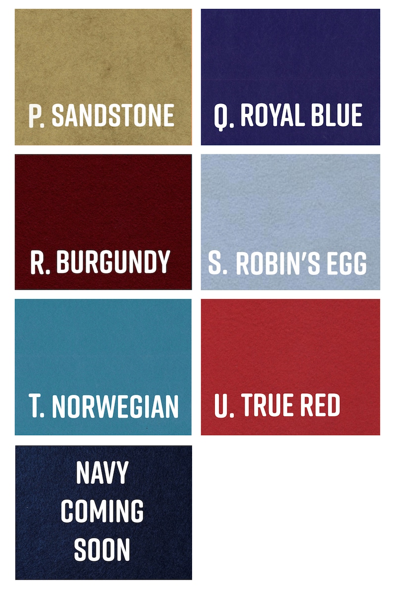 Puede incluir: Una paleta de colores con ocho muestras de colores lisos. Los colores incluyen Sandstone, Royal Blue, Burgundy, Robin's Egg, Norwegian y True Red. La muestra inferior dice "NAVY COMING SOON". Cada muestra tiene una letra correspondiente.