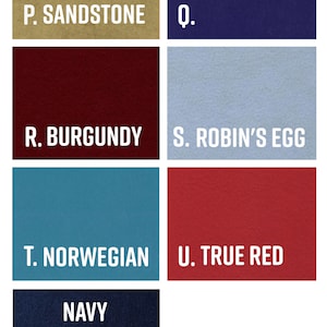 Puede incluir: Una paleta de colores con ocho muestras de tela en varios tonos. Los colores incluyen Sandstone, Burgundy, Robin's Egg, True Red y Norwegian. El texto indica "Navy Coming Soon."
