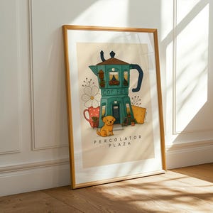 Könnte beinhalten: Ein gerahmter Kunstdruck mit einer skurrilen Illustration eines Cafés in Form eines Espressokochers. Das Kunstwerk zeigt einen Hund, eine Kaffeetasse und die Worte "COFFEE" und "PERCOLATOR PLAZA". Die Farbpalette umfasst Türkis, Rot und Gelb.