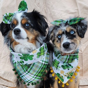 St. Patricks Day kariertes Kleeblatt Hundehalstuch, Krawatte & Snap Foldover Stil, personalisiert, reversibel, erhältlich mit passender Schleife und Pompom Trim
